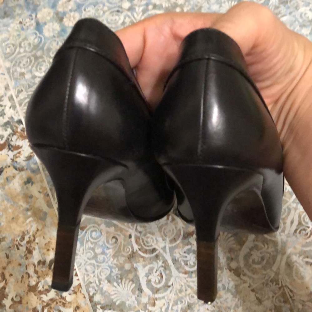 Classy Chanel shoes - Picture 10 of 10